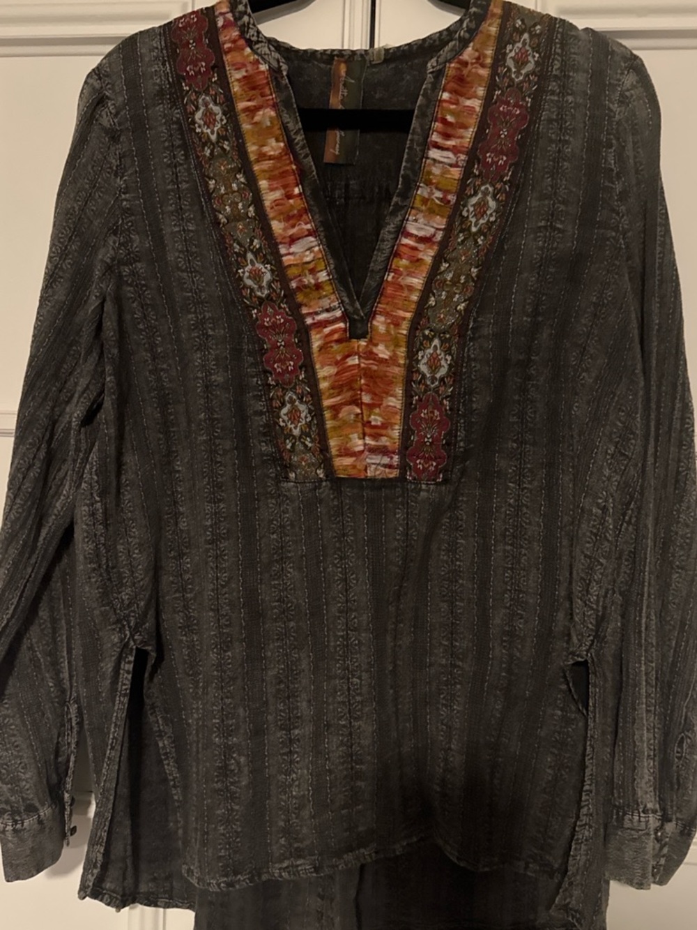 Aratta Silent Journey Boho Embroidered Tunic Medium free wristlet